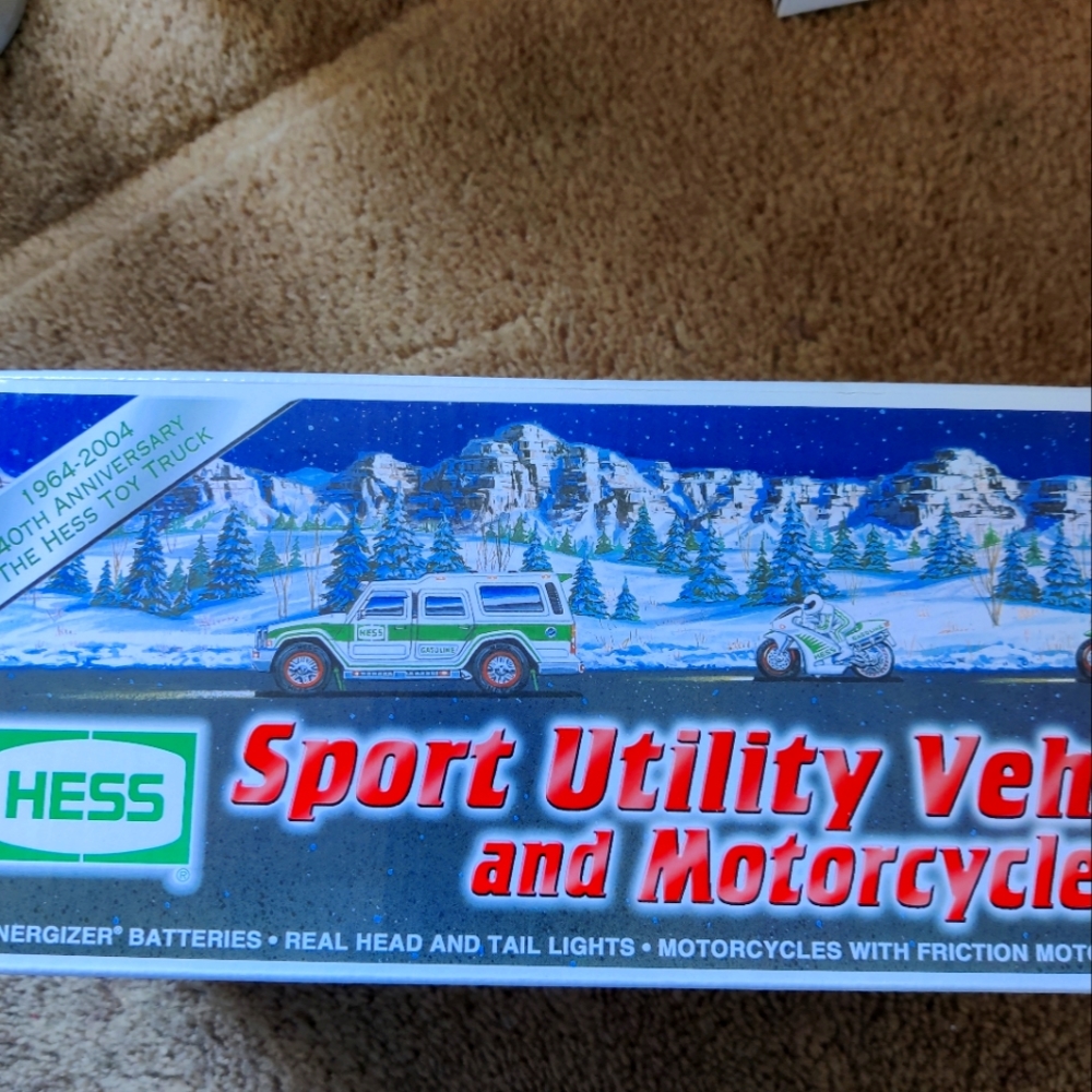 2004 Hess sport utility vehicle and motorcycles holiday set